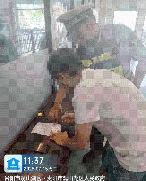亿鑫网 观山湖交警依法查处一起摩托车闯红灯拒不配合案件